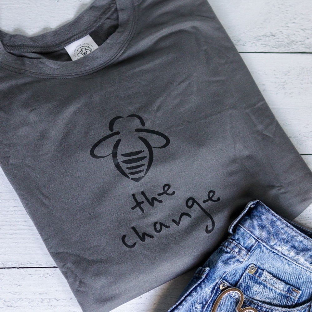 Bee The Change Women’s Sweat Shirt Pull Over Size Small NWT Inspiration Soft!!